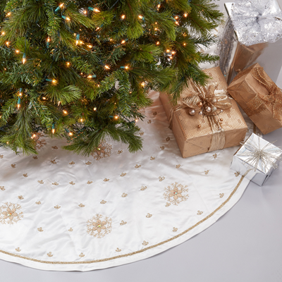 575 Beaded Snowflake Tree Skirt | Rental
